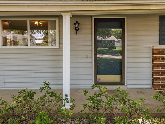 2nd image of 722 Ivygate Dr