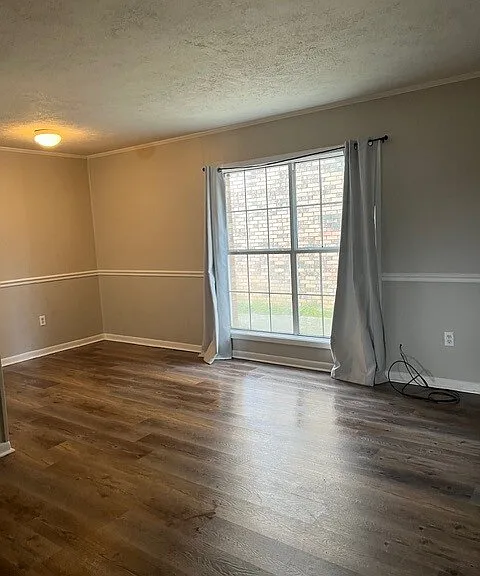 600 E Georgetown St — Photo 3