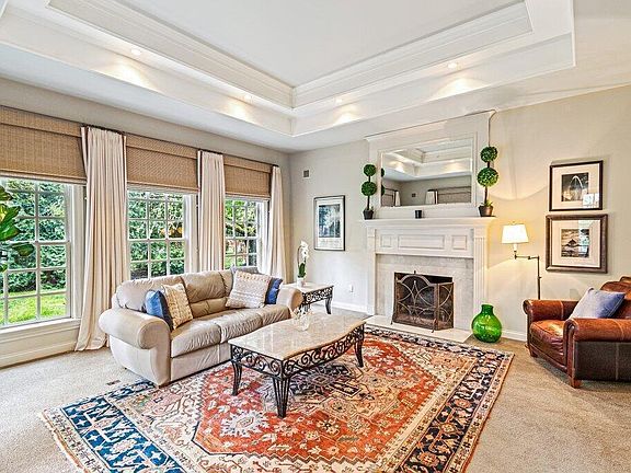 3rd image of 4688 Cavendish Ct