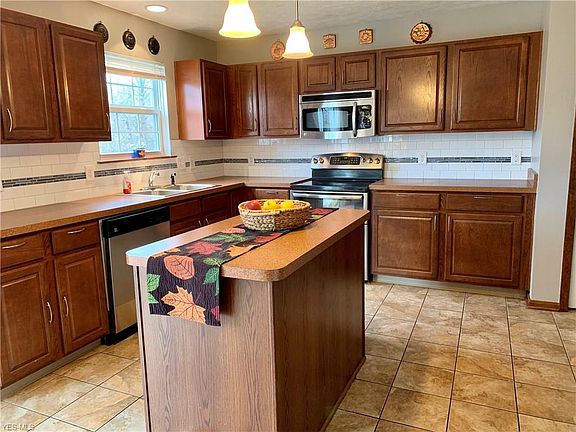 4th image of 8295 Chesapeake Dr