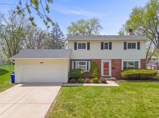 1984 Nottingham Ln, Wheaton, IL 60189