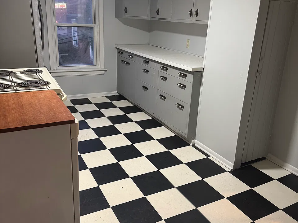 352 1/2 North St #325-1/2