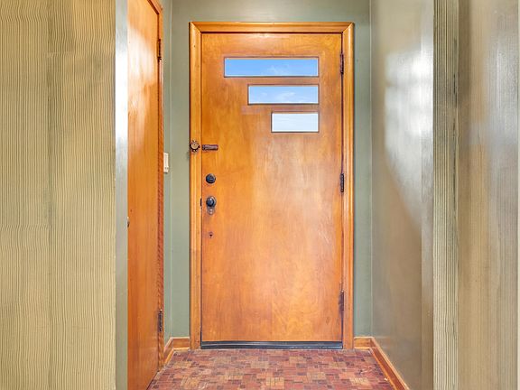 5th image of 3041 Giddings Ave SE