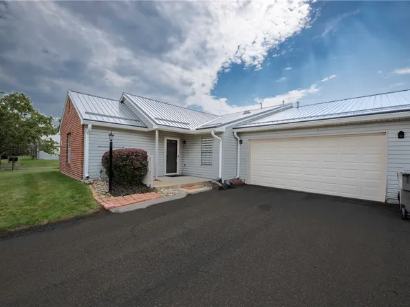 302 Brookstone Ct, Butler, PA 16001