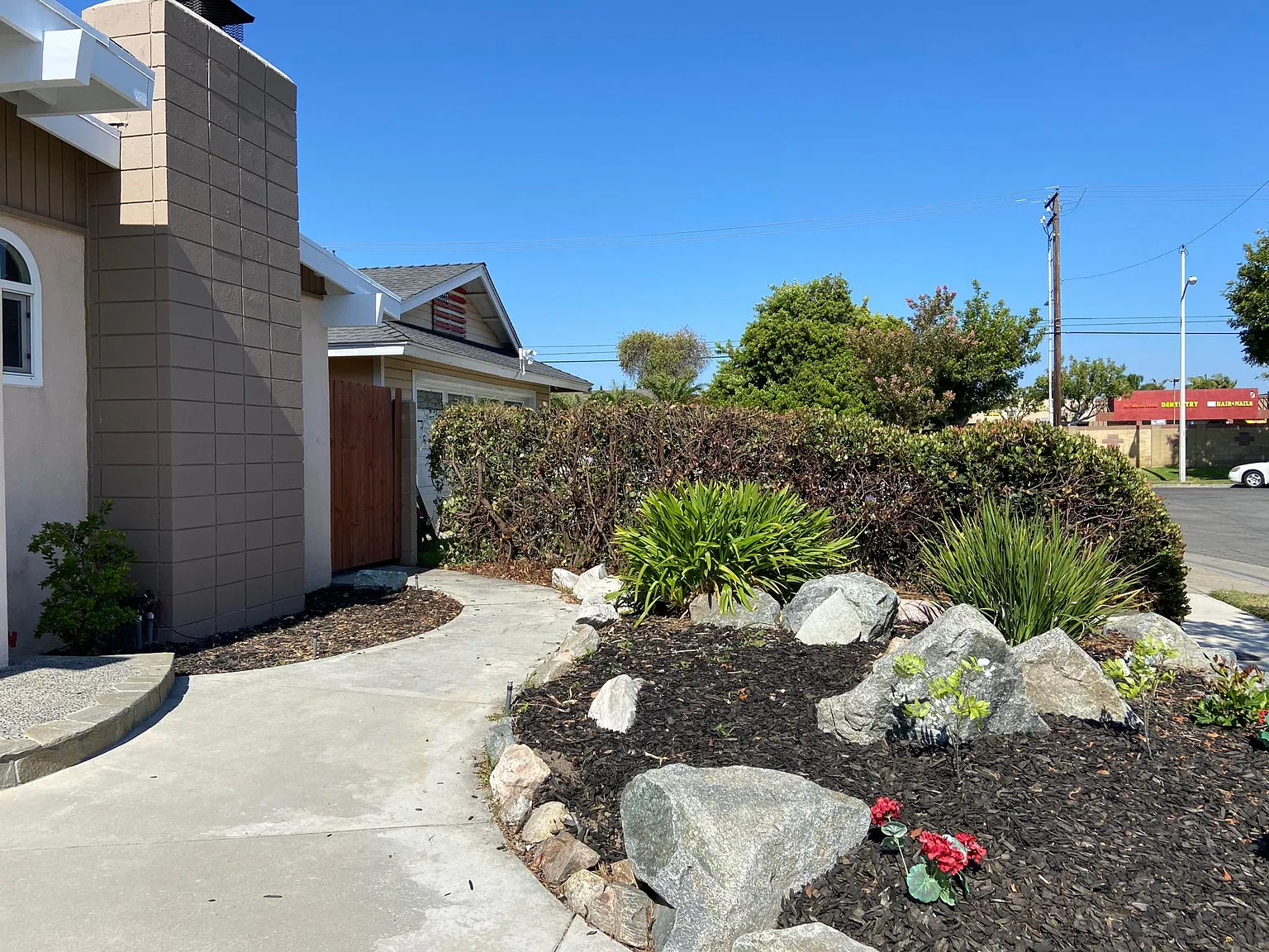 6941 Cumberland Dr — Photo 2