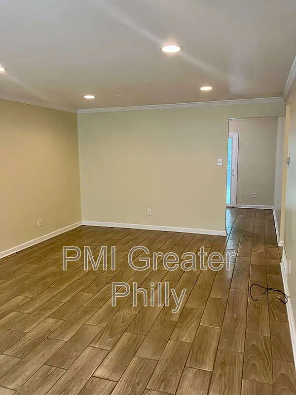 585 Wrensong Rd — Photo 3
