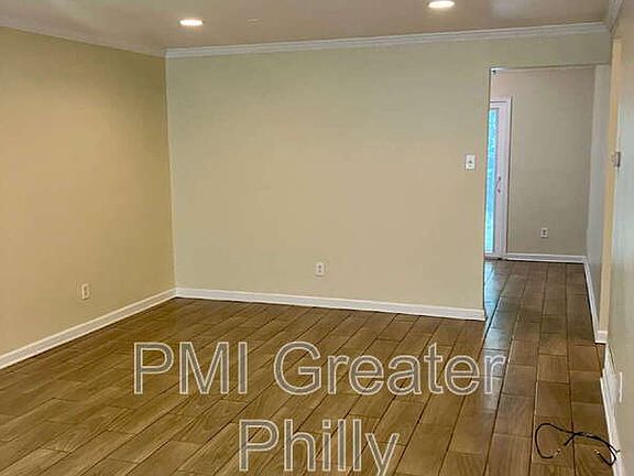 3rd image of 585 Wrensong Rd APT A