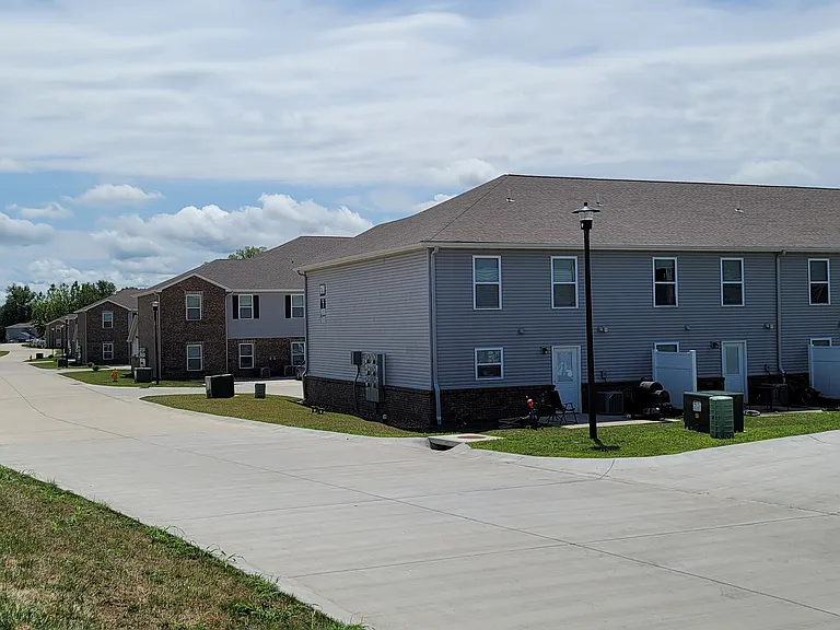 1 Hundred West Apartments — Photo 23