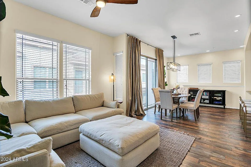 2 bed, 2.0 bath, 1204 sqft, $1,799 — Photo 3