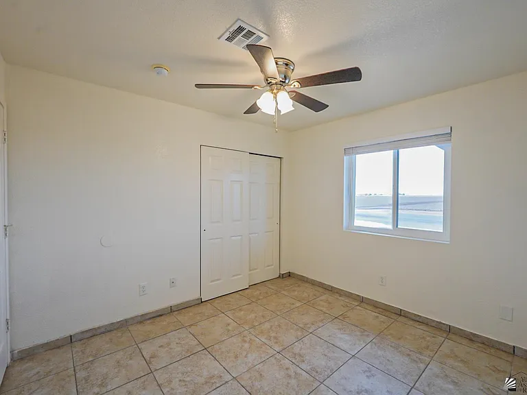 587 E Jefferson St — Photo 12