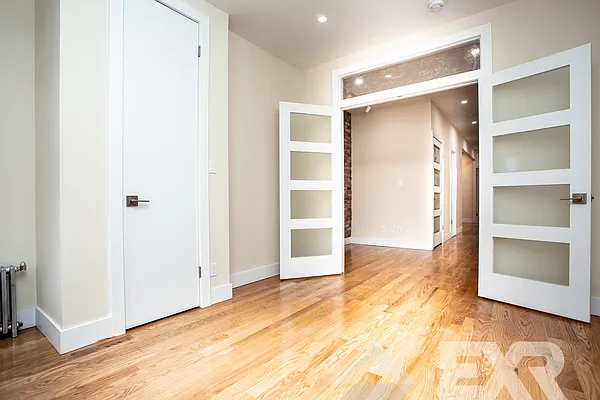 Rented by EXR | media 10