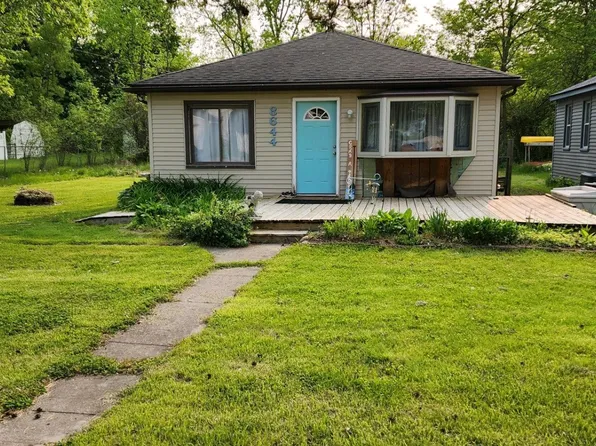 8644 Ardmore Ave, Brighton, MI 48116