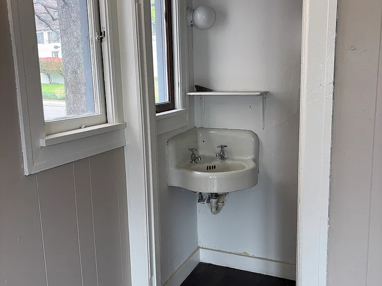 2434 Warring St #20 — Photo 3
