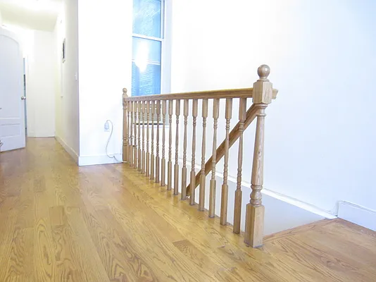 Rented by Link NY Realty | media 8