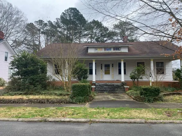 310 N Massey St, Selma, NC 27576