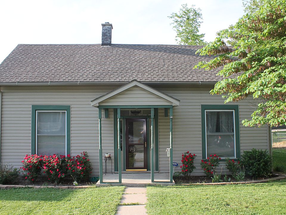 1st image of 216 E Pine St