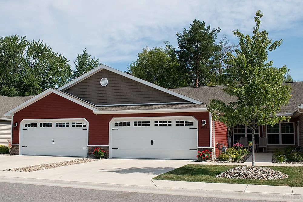Charming Neighborhood Setting - Redwood Temperance