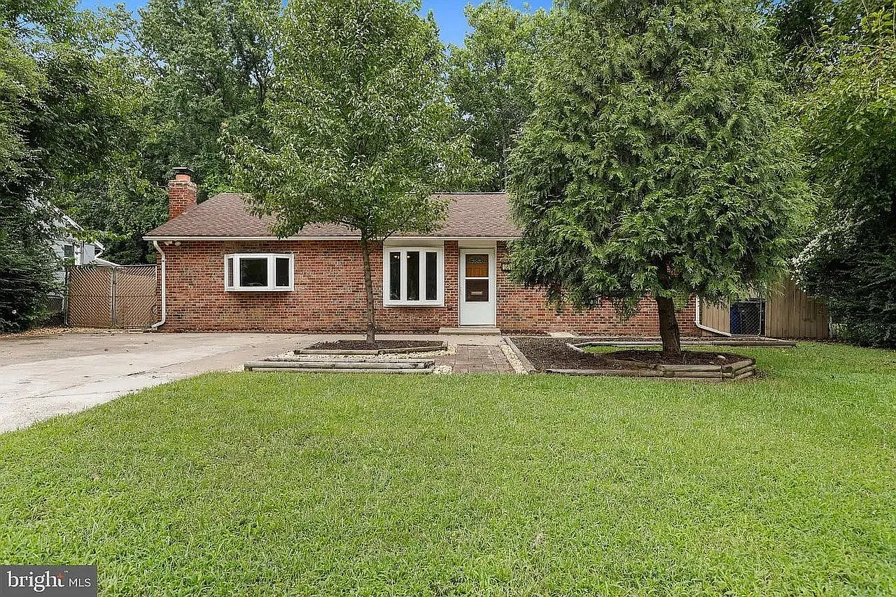 3 bed, 1955 sqft, $3,400 — Photo 1