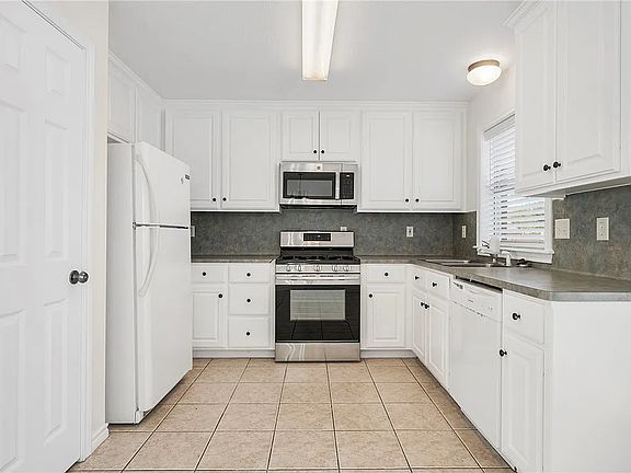 3rd image of 1604 Winfield Ct
