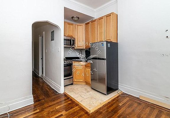 3rd image of 104 W 83rd St #A5