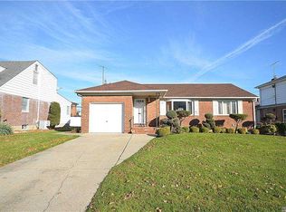 63 East St, New Hyde Park, NY 11040