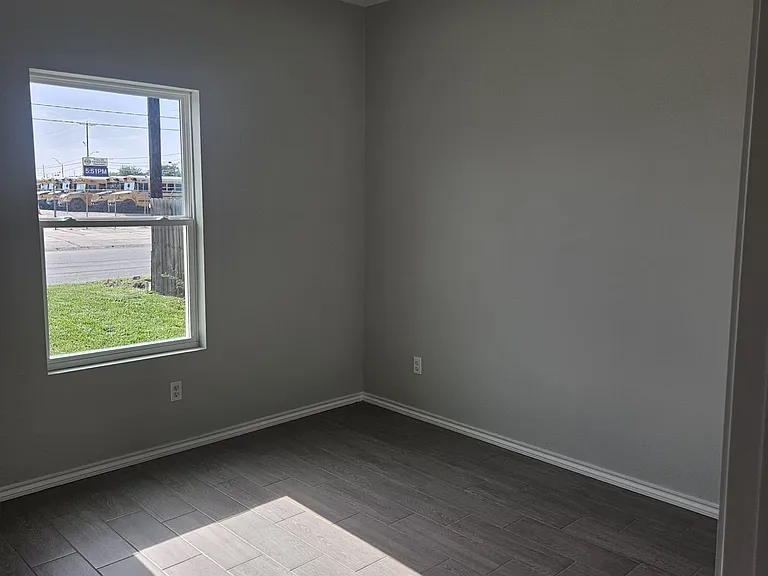 The Oasis Apartments — Photo 6