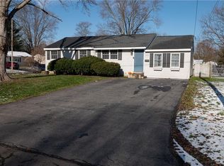 124 Armitage Dr, North Syracuse, NY 13212