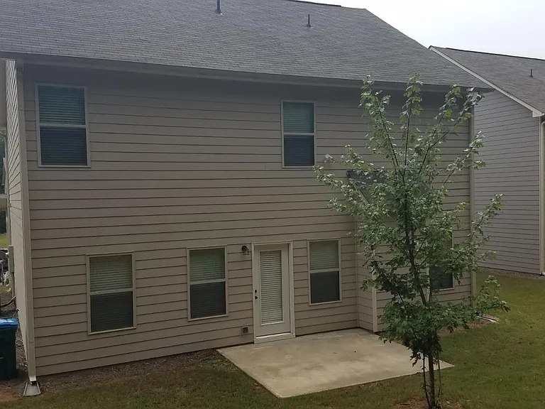999 Walnut Woods Dr — Photo 3