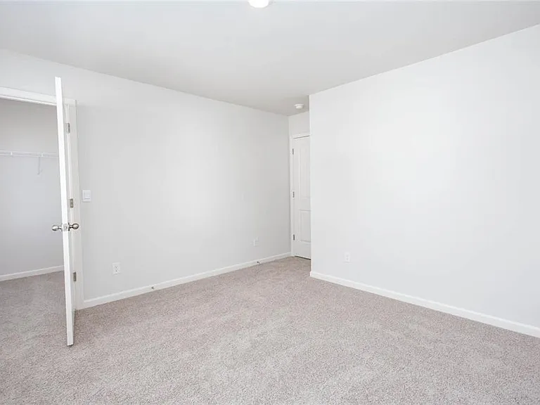 61 Grove Springs Ct — Photo 34