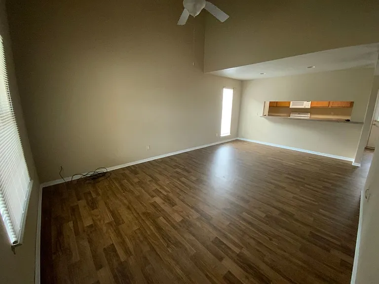 1605 Steamboat Ln — Photo 4