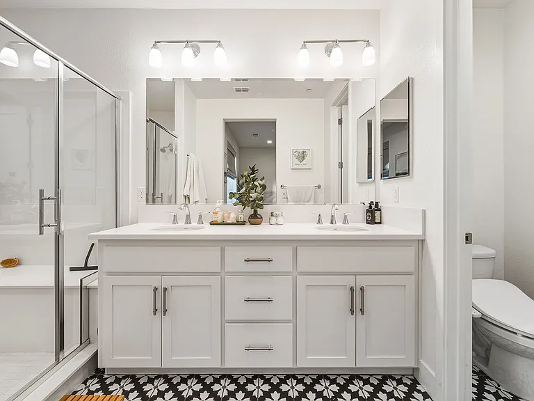1304 Bloom Ln — Photo 23