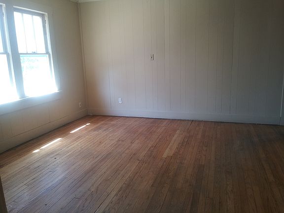 3rd image of 902 S Louisiana St APT B