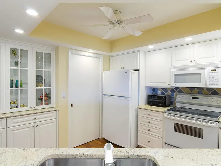 1821 Mooringline Dr #1821PHD — Photo 32