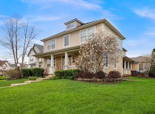 402 N White Deer Trl, Vernon Hills, IL 60061