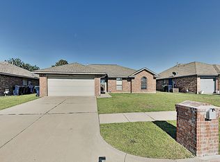 9408 Winfield Ln, Moore, OK 73160
