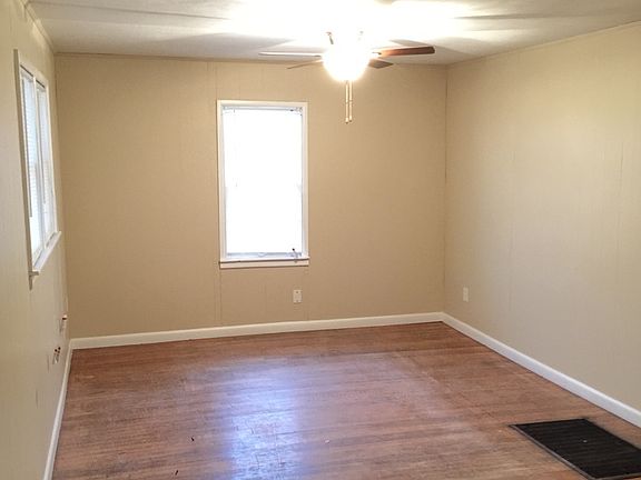 2nd image of 3213 Erskine St