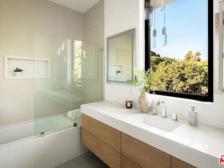 5931 Kanan Dume Rd — Photo 42