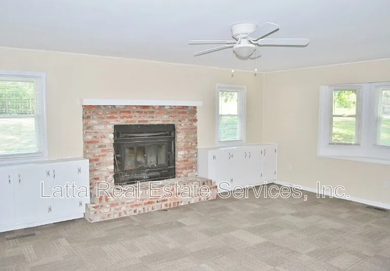 804 NW South Summit Cir — Photo 7