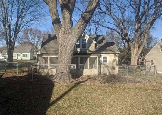 2nd image of 406 Sheridan St