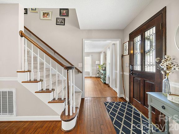 4th image of 120 Ridgewood Ct