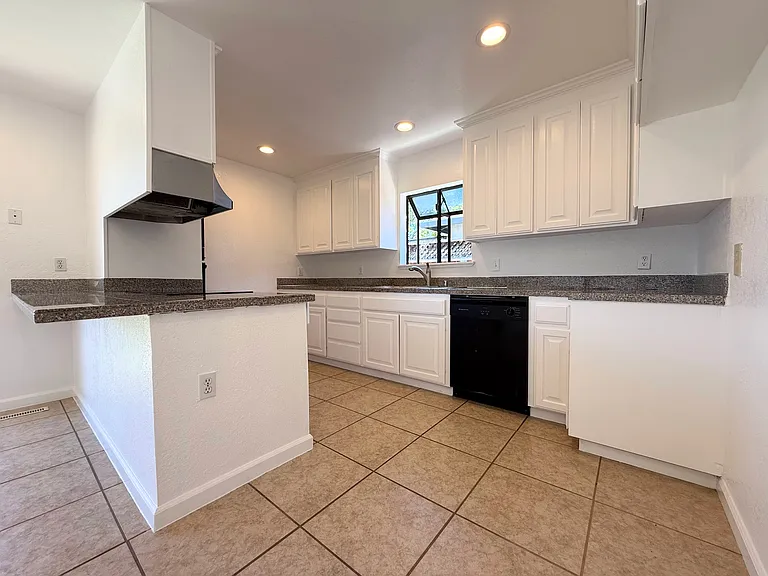35930 Vinewood St — Photo 10
