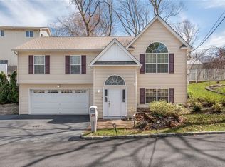 9 Medford Rd, Sound Beach, NY 11789