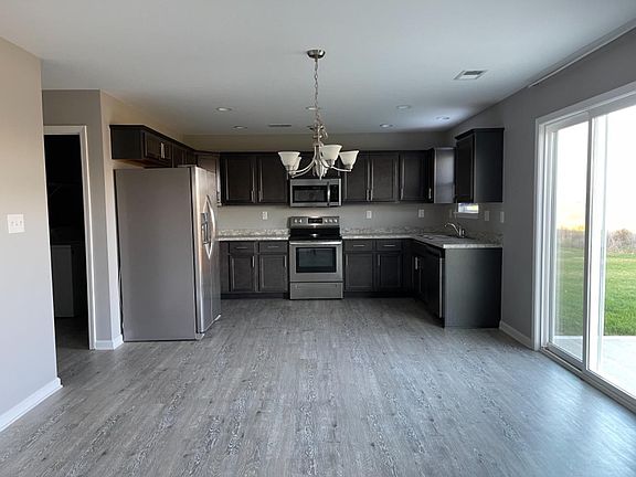 5th image of 1945 Drummond Dr