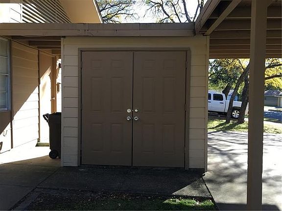 3rd image of 907 S Mills Dr