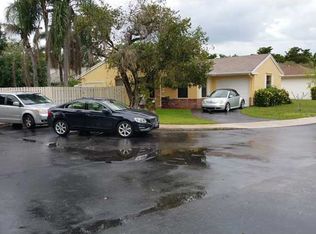 691 Pine Ridge Ter, Davie, FL 33325