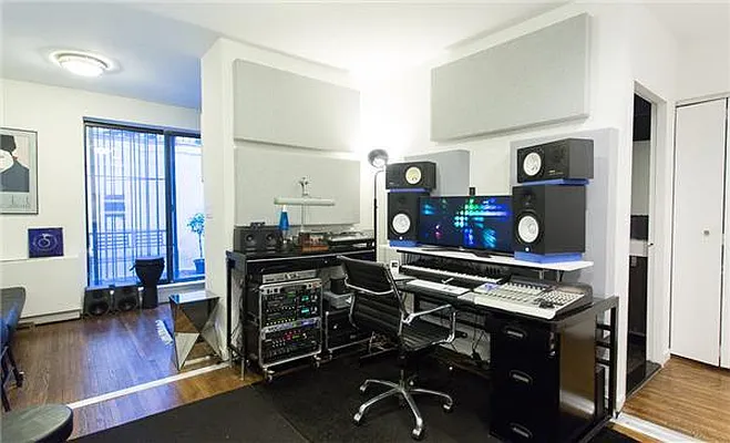 Sold by R New York | media 6