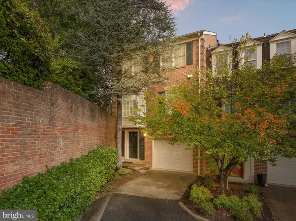 3001 Federal Hill Dr, Falls Church, VA 22044