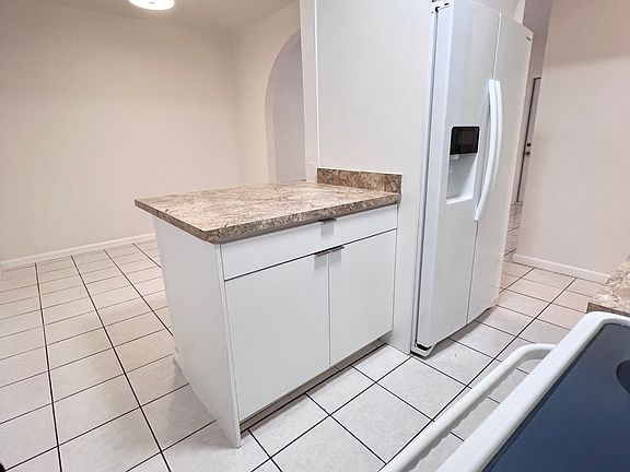 3rd image of 6600 SW 44th St