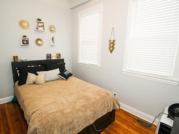 5th image of 1357 W Barry Ave #1