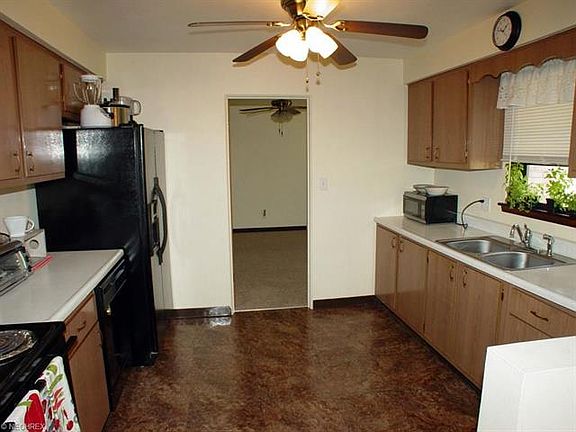 4th image of 278 Putnam Ln